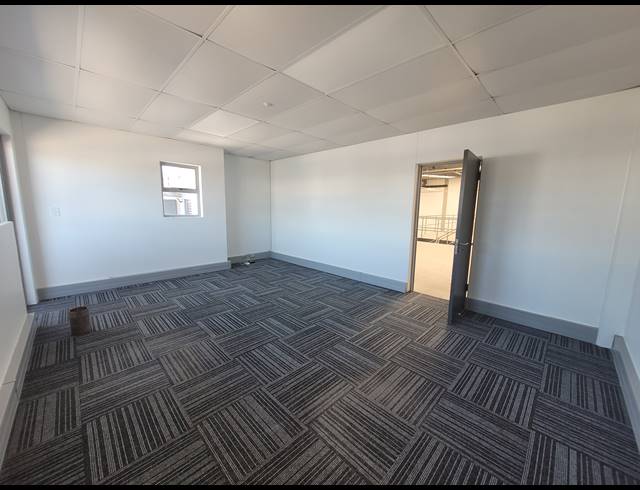 608M² WAREHOUSE TO LET IN STIKLAND INDUSTRIAL